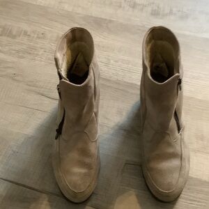 Hush Puppies‎ Cream Ankle Boots